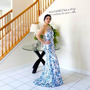 New
Never used
Perfect for weddings and prom